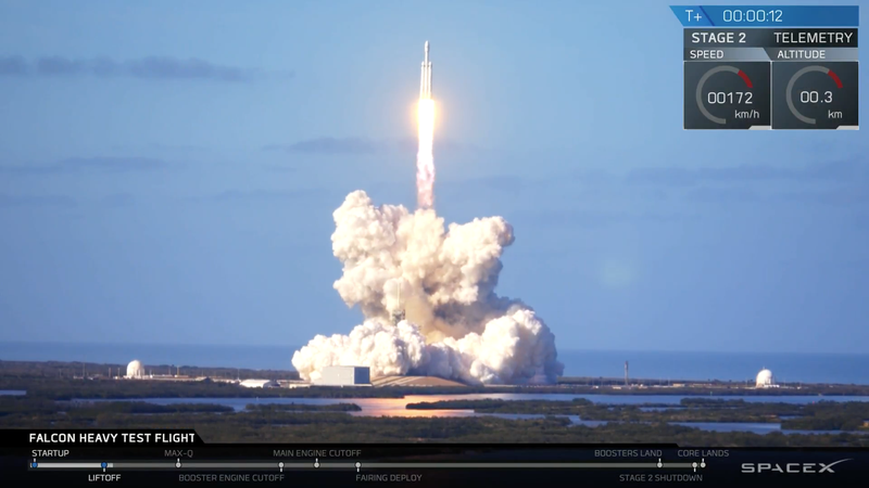 Illustration for article titled Las diez imágenes más alucinantes que nos deja el lanzamiento del Falcon Heavy
